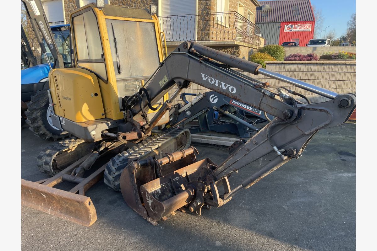 Photo 1 Mini pelle Volvo type EC 25