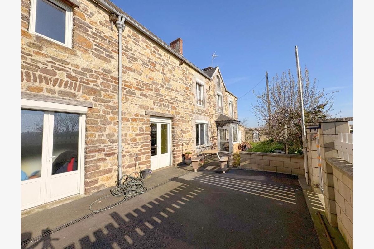 Une maison en pierres avec ses dépendances - 30239818_11.jpg