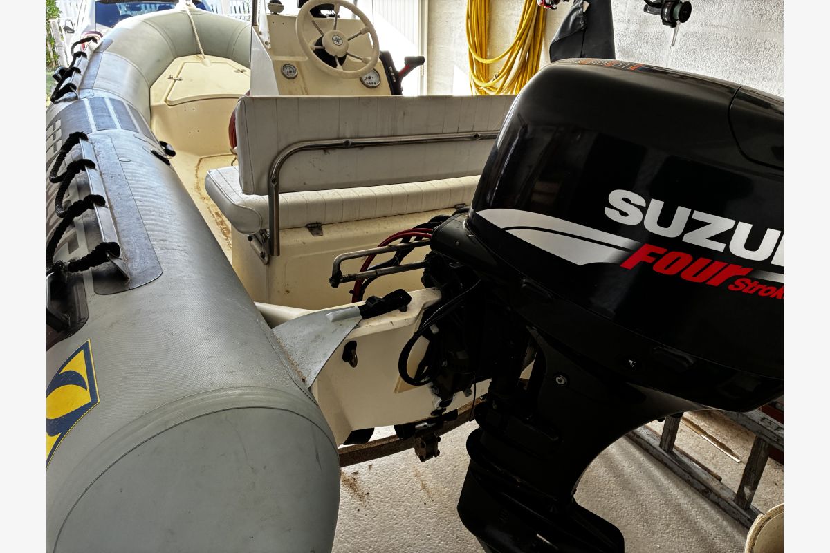 Bateau à moteur  - 30239960_e285731218d7c3fb4e02d39f4fcc9d60.jpg