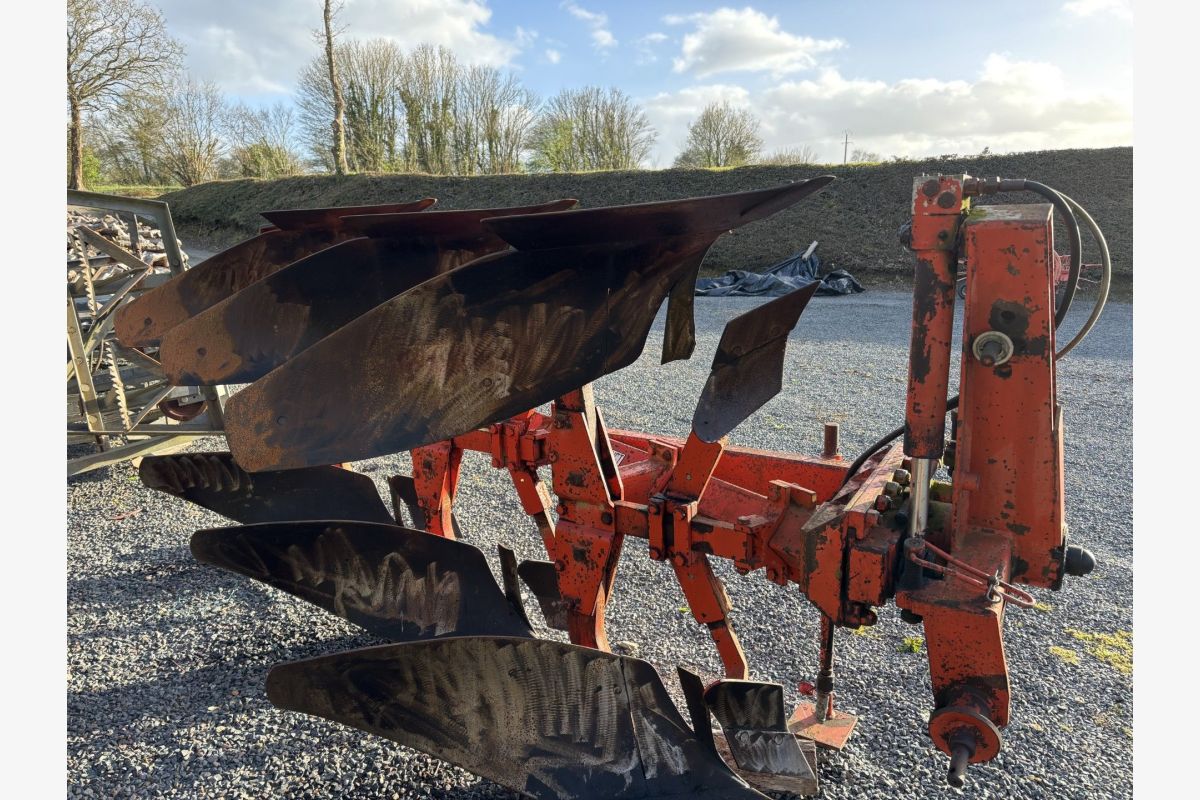 Photo 1 Charrue Souchu-Pinet