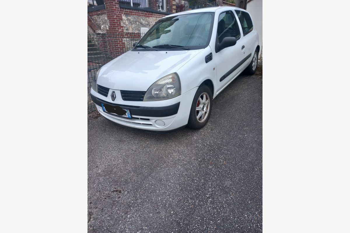 Photo 1 Clio société 1.5 l DCI 65 cv