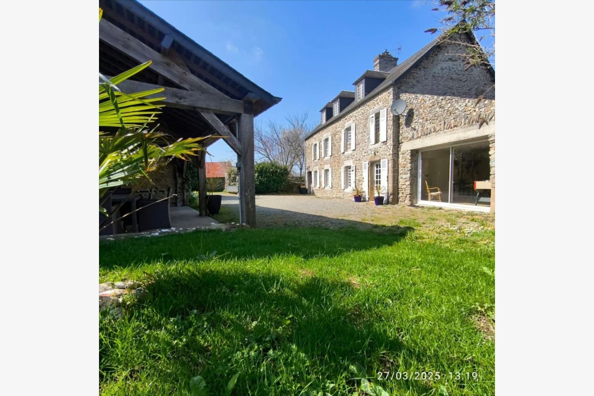 Photo 1 vds maison de 157 m2 cpt séj. av. poêle, cuis. ouv., 3 chamb