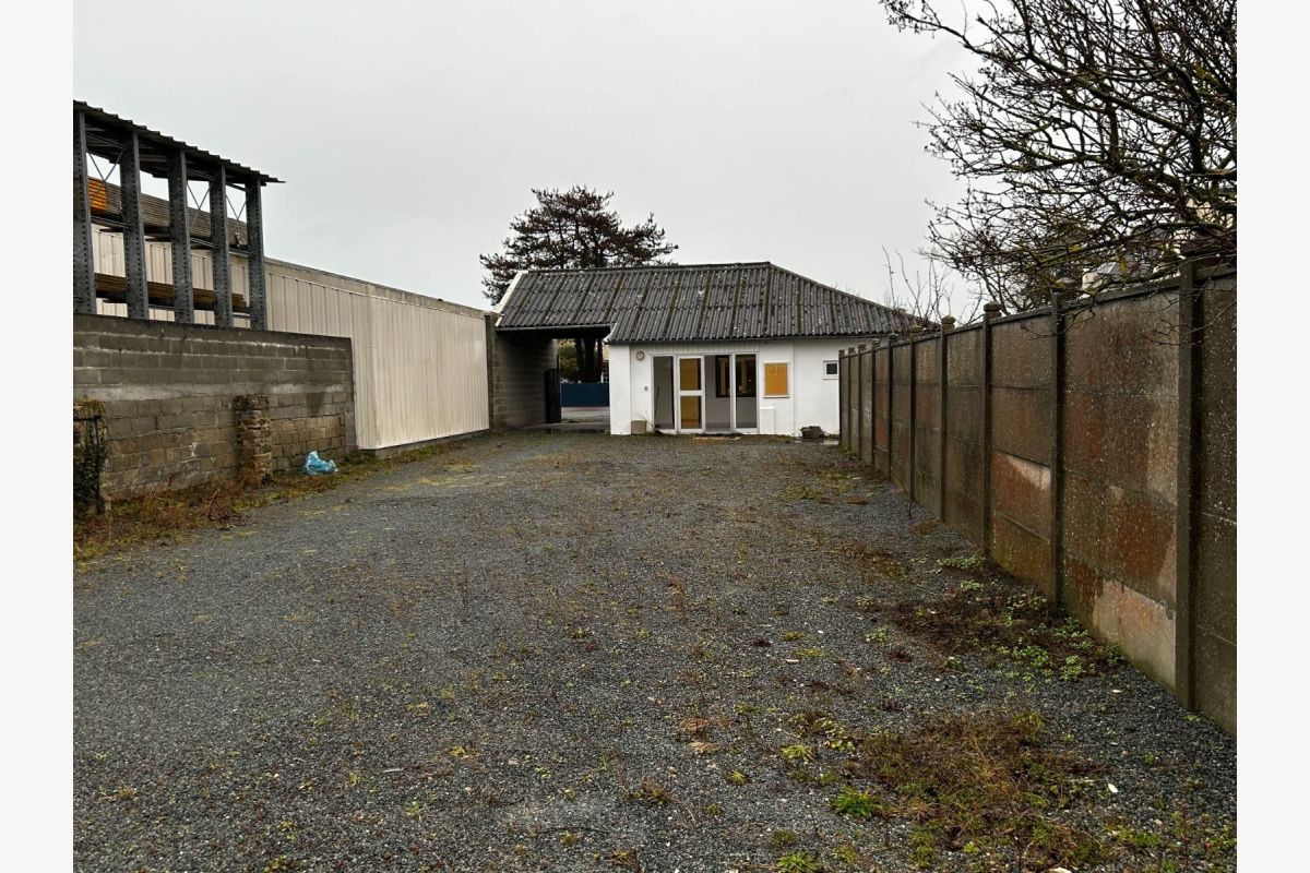 Photo 1 vds ensemble immobilier de 69 m2 sur 868 m2 de terrain comp.