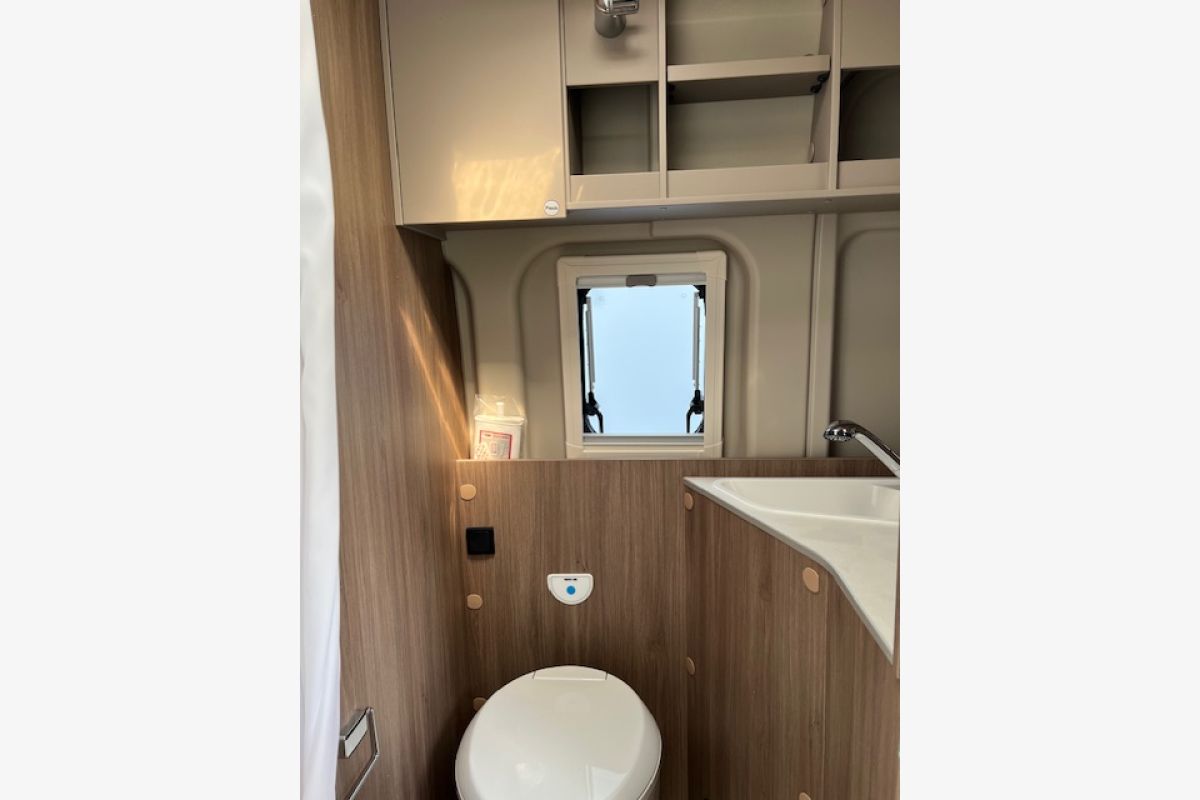 Carado CVE 600 7725 km - 30240573_de1ce81c69cc9e7341e801f501a64fe9.jpg