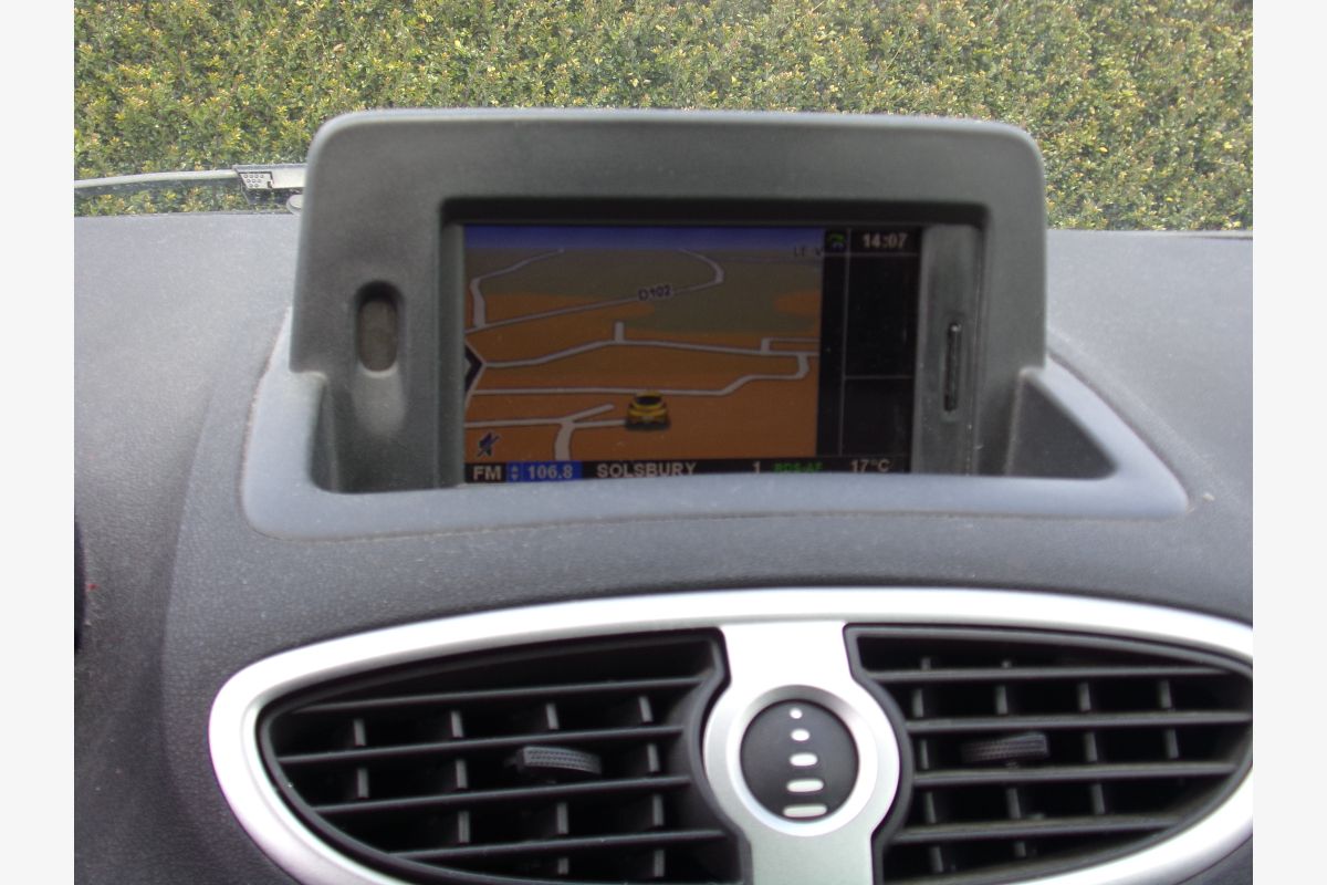 Clio 3 GPS - 30240592_00fe45f097dd0d693fe0731b4898ddcf.jpg