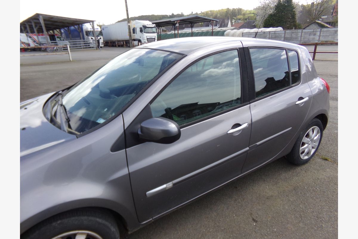 Clio 3 GPS - 30240592_f2eeb79567dd19eb721c831073496494.jpg