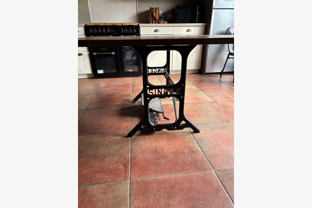 Table à manger - 30240611_61bedf6686ddc8d7110e4126d24c667d.jpg