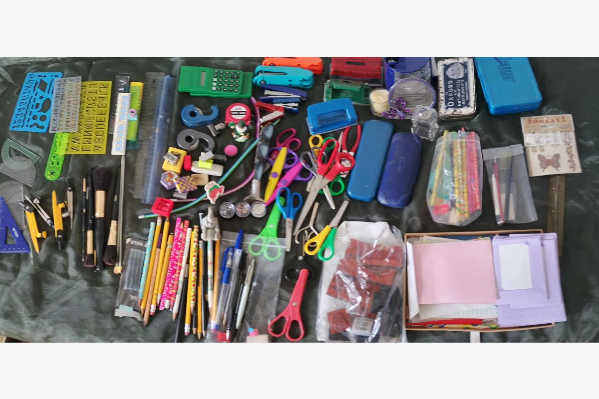 Photo 1 Fournitures de bureau