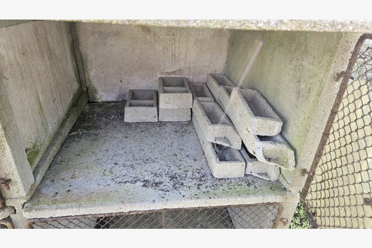 Donne 10 clapiers lapins en béton - 30240635_0cdf128f4b4955fa6da2b0c96fc1263a.jpg