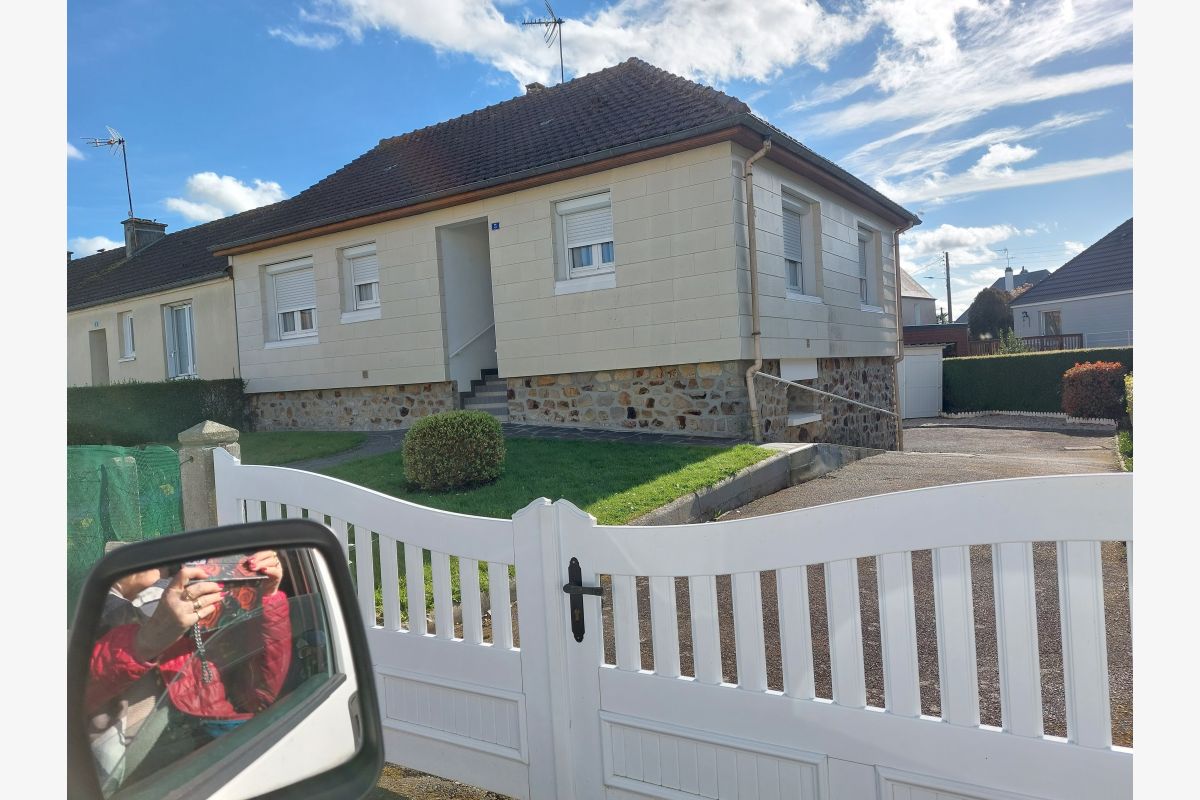 Photo 1 Condé-sur-Vire, à louer petit pavillon...