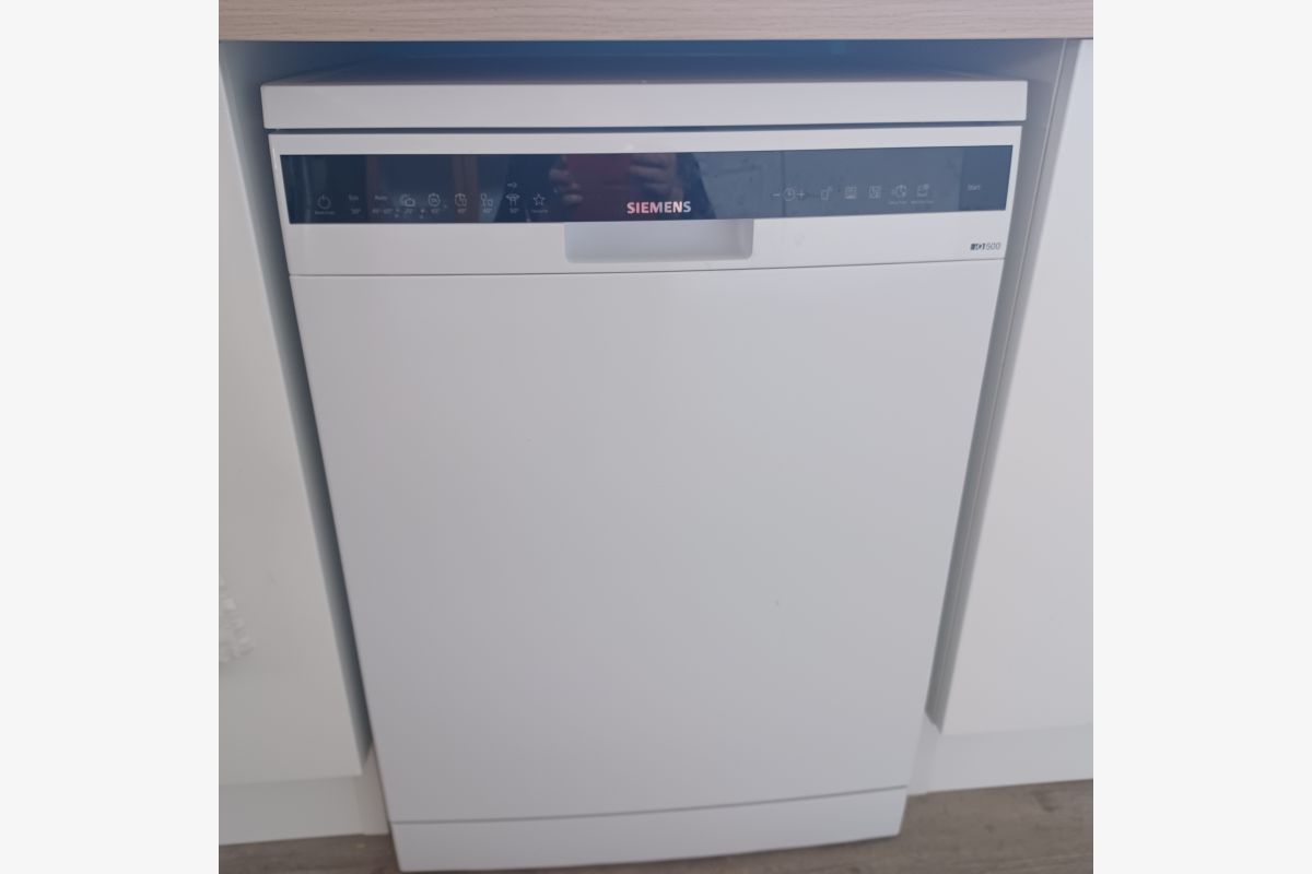 Photo 1 LAVE VAISSELLE