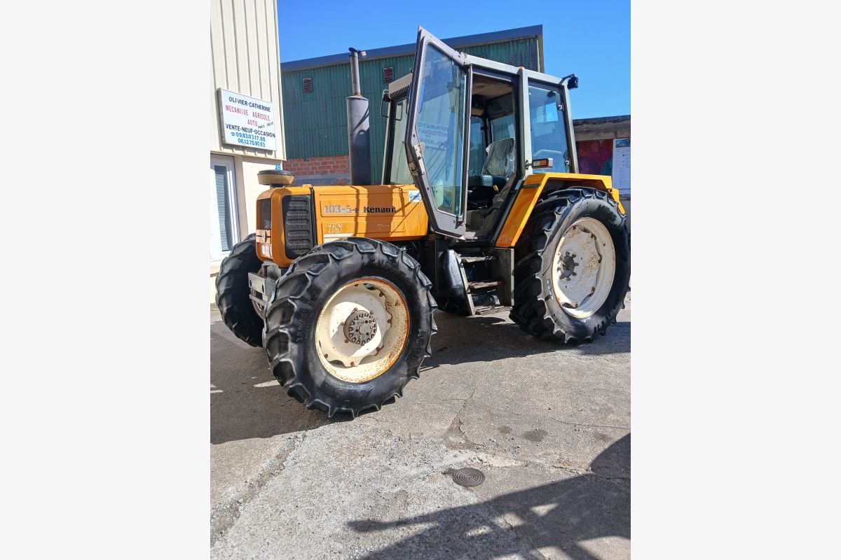 Photo 1 Tracteur renault 