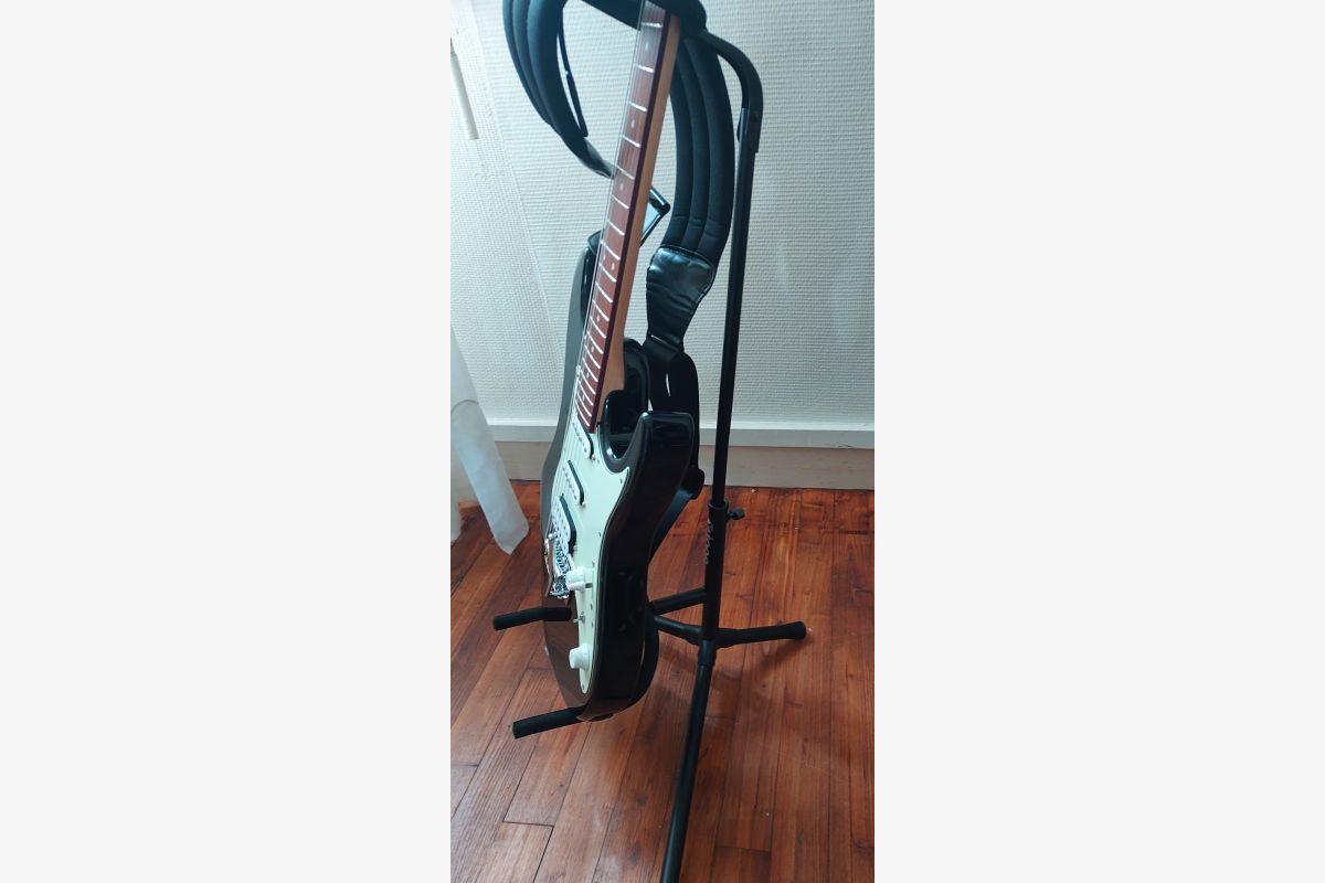 Guitare Ibanez AZES40 BK Standard black + Stand - 30241078_749fa2def08e9a8b583b3797f5ad9181.jpg