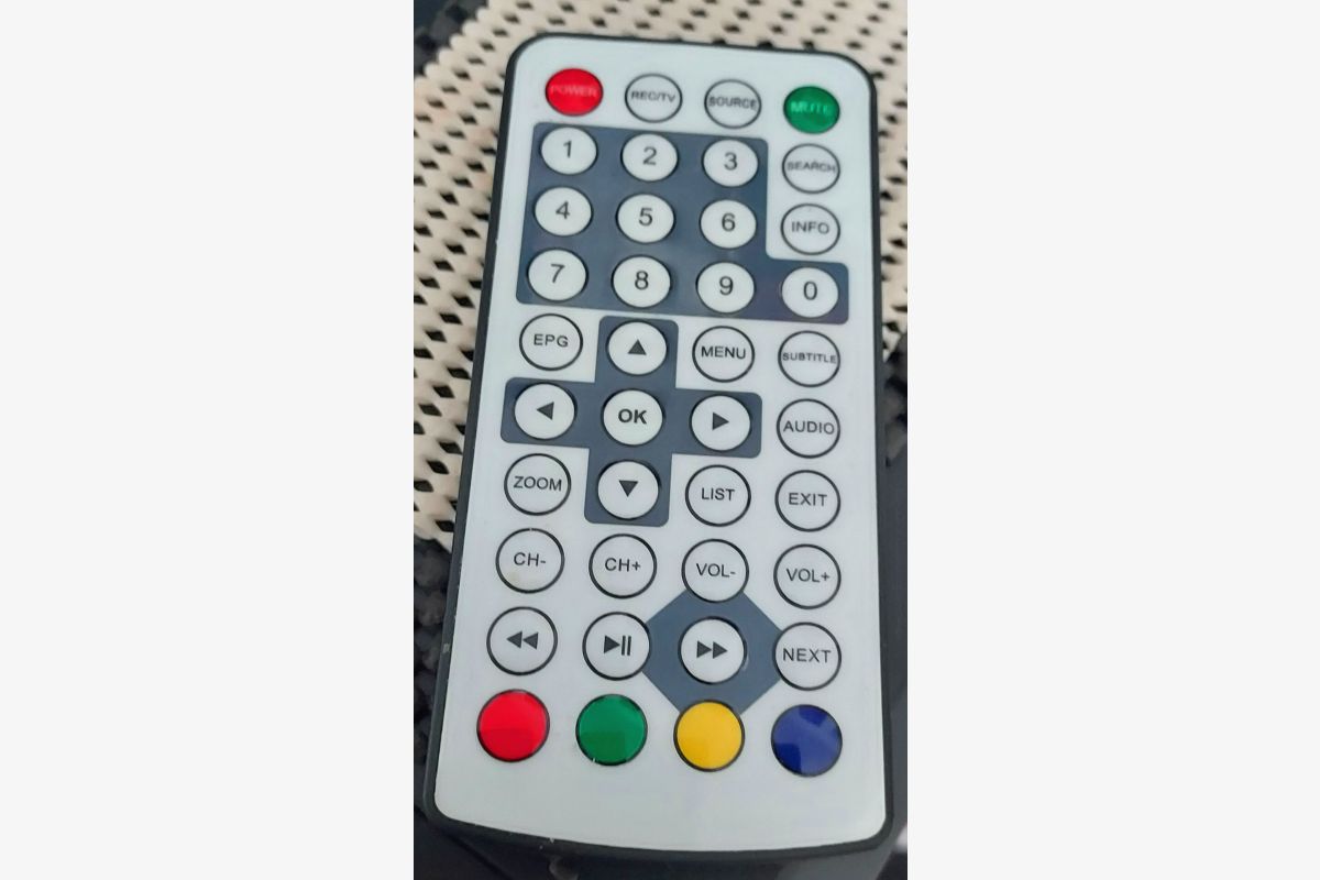 TV Portable 15,6 Pouces 1080p  - 30241084_665c37e0cdcfdbb92316f3a1ca7250a6.jpg