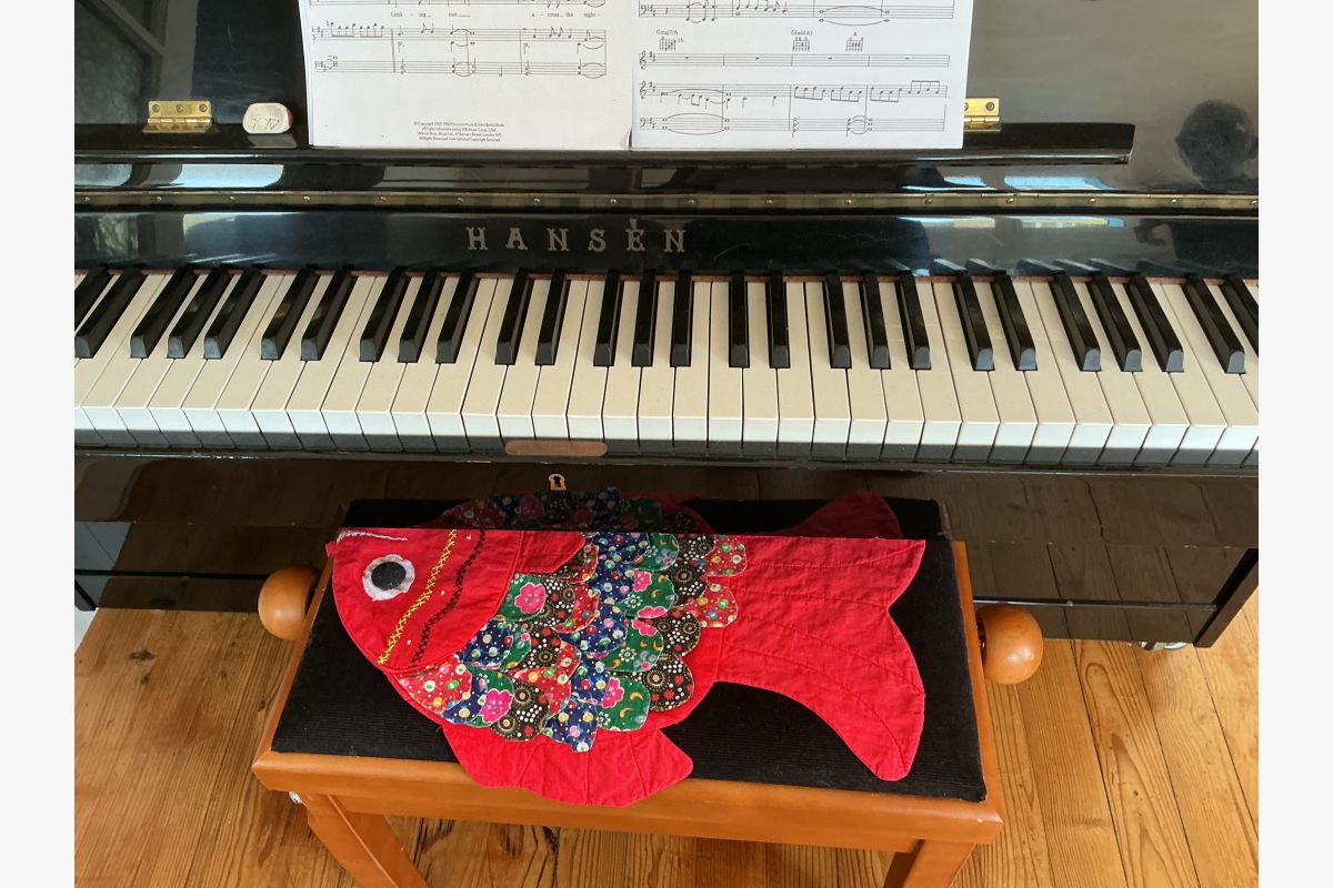 Piano droit noir - 30241299_2ab04cd9e0974fc0594e64cdd8d6db0f.jpg