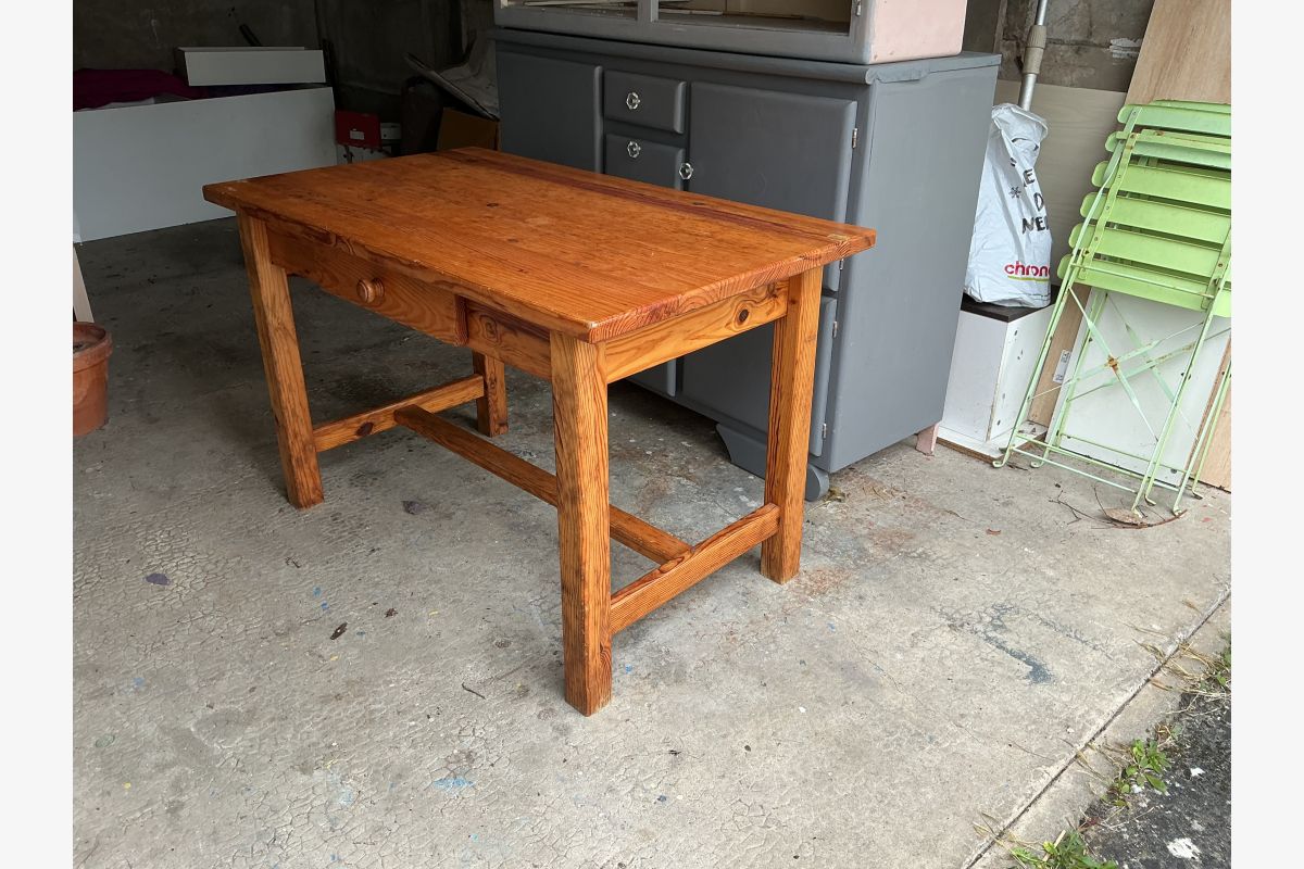 Photo 1 Table pin massif