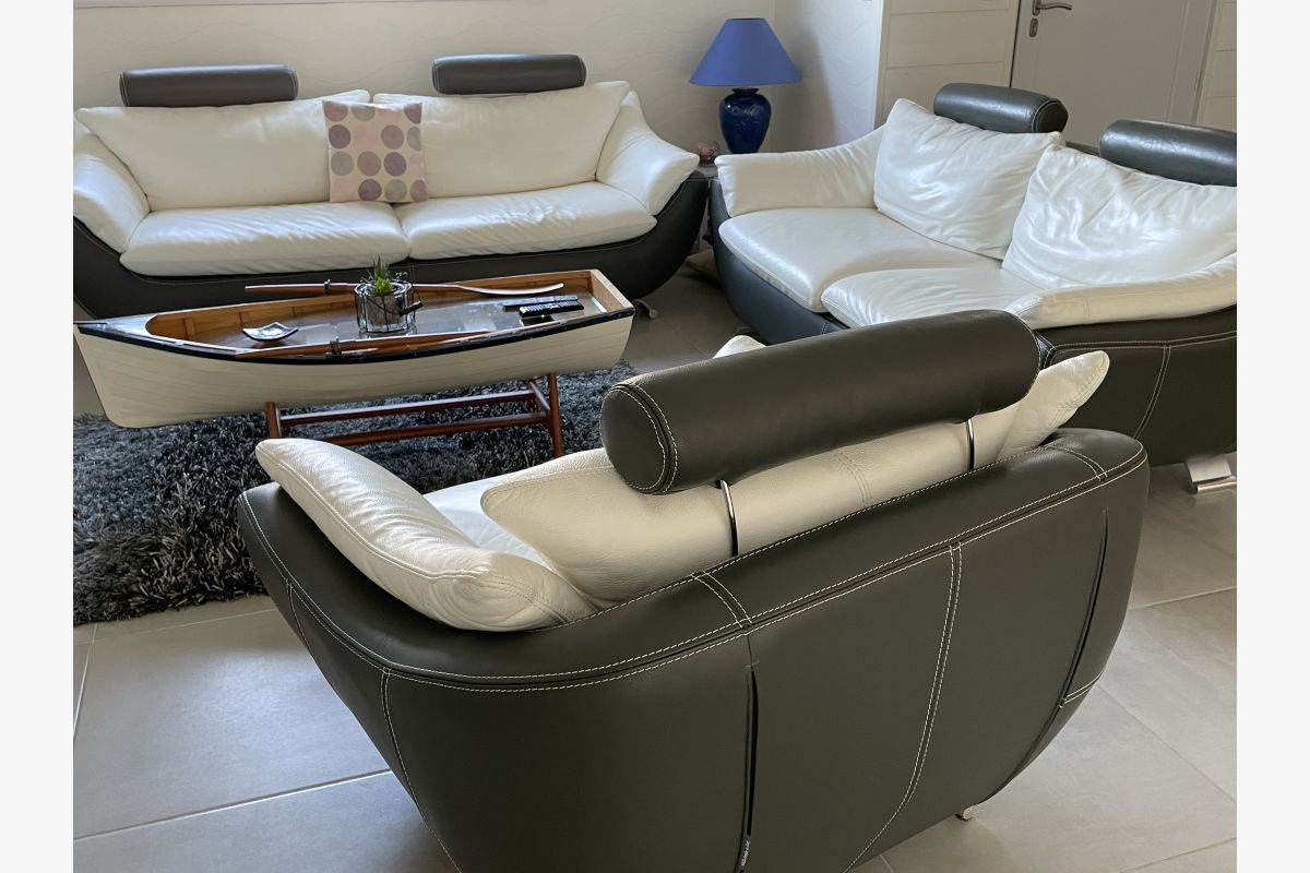 Ensemble salon 3 pièces  - 30241413_13c3b9236d0df7a0aae91b2f68a7814f.jpg