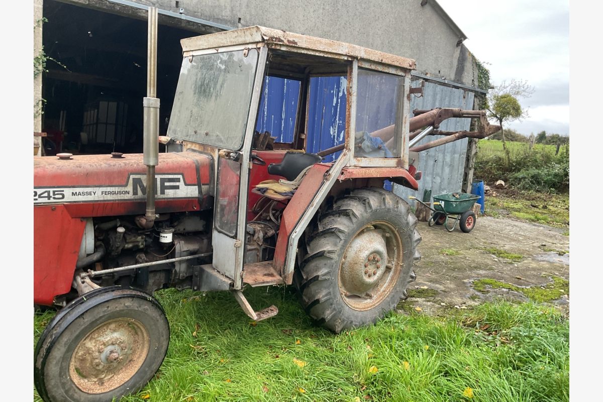 Photo 1 Tracteur Massey Ferguson 245