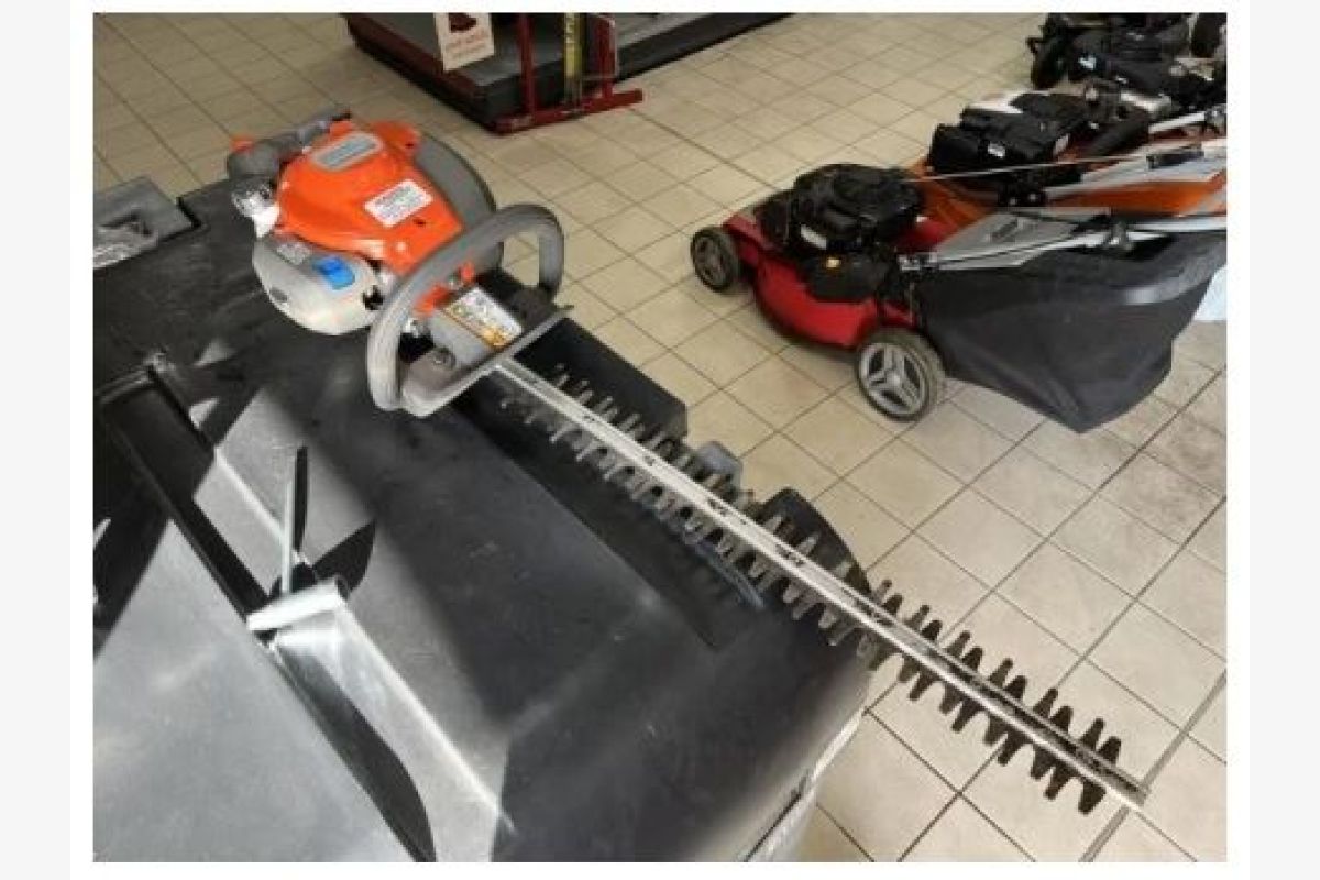 Photo 1 Taille-haie Husqvarna 122HD60