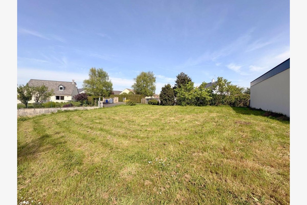 Photo 1 Un terrain proche du bourg de Bréhal