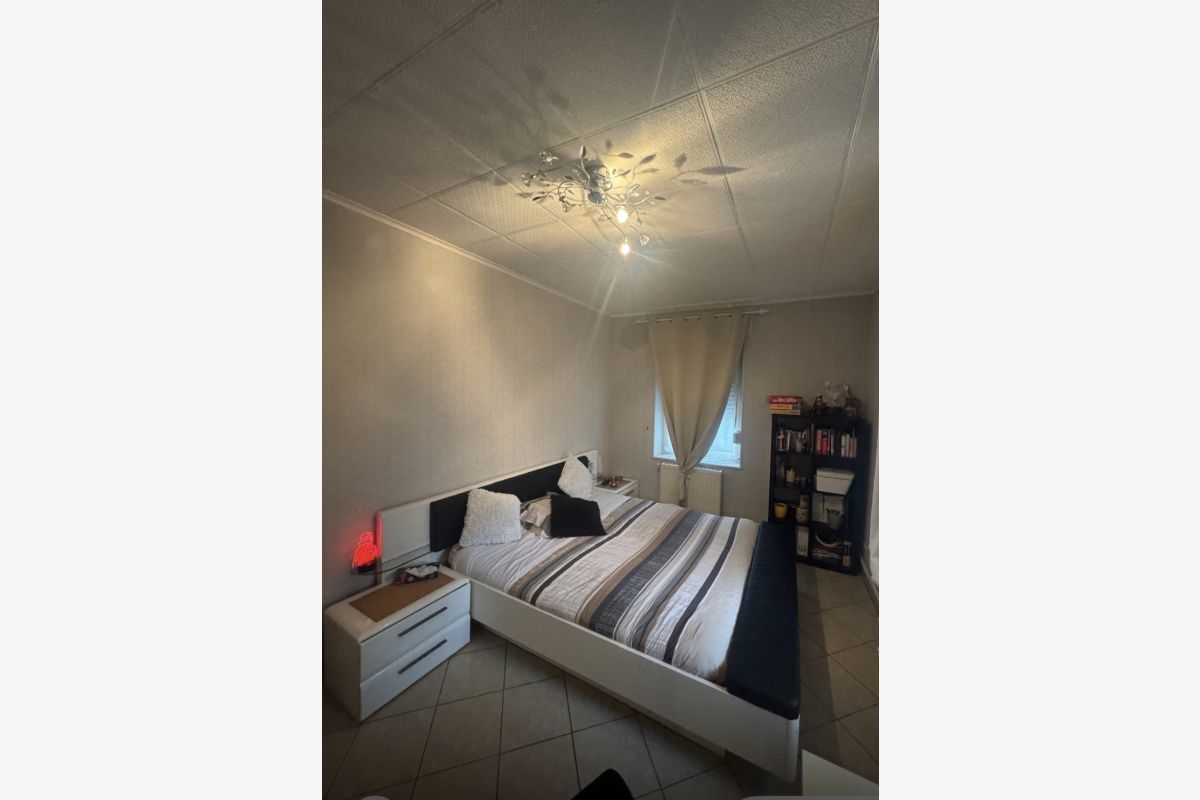 Vends chambre à coucher  - 30242174_c325fe80f5a3c102810e2c039f8c8156.jpg