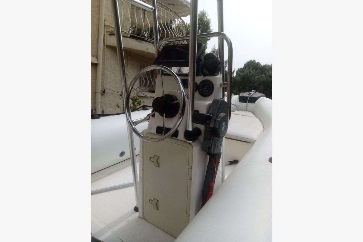 Bateau semi rigide - 30242277_1efe7fe7cc9f8980d2b217bc8a88c5a2.jpg