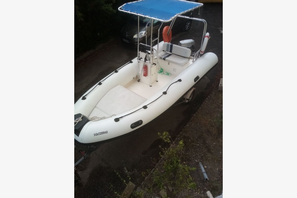 Photo 1 Bateau semi rigide