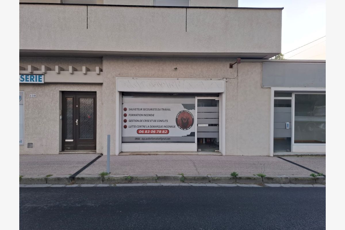 Local commercial 20 m2 direct propriétaire axe principal Andernos - 30242284_76fcb79a42e66ef8bddec718ccabf6a8.jpg