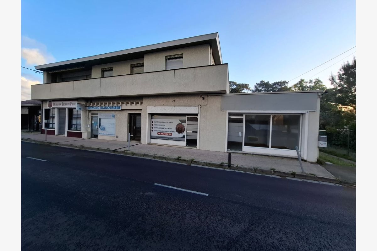 Photo 1 Local commercial 20 m2 direct propriétaire axe principal Andernos