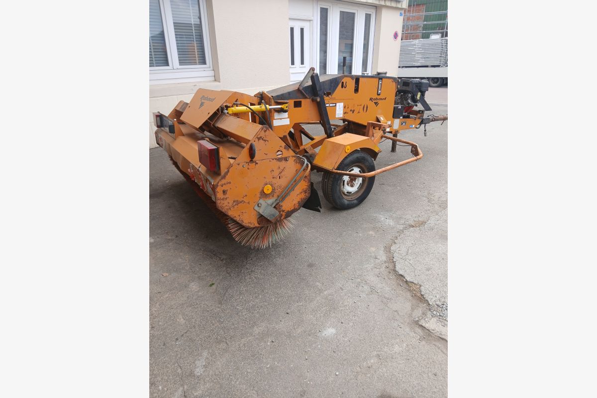 Photo 1 Balayeuse Rabaud 