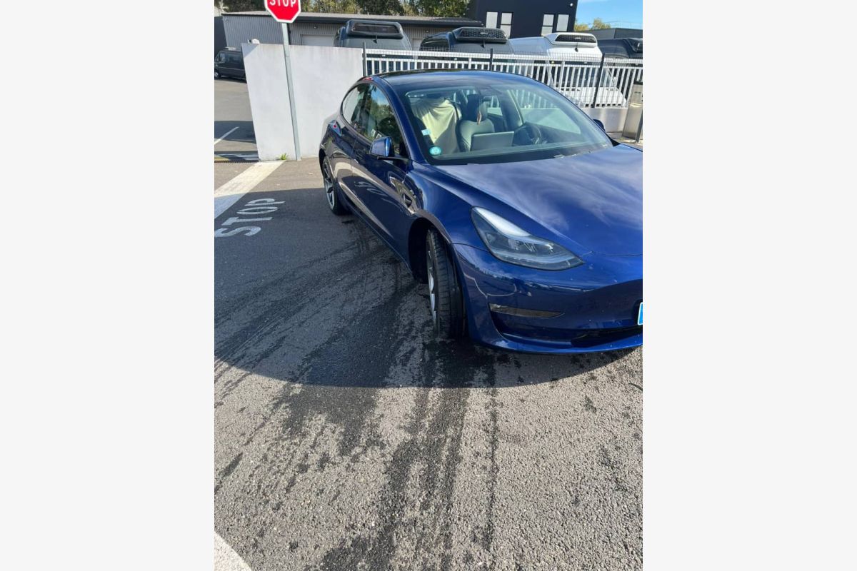 Tesla 3 - 30242684_c68bb4acbc659372a9846f80c44ed32b.jpg