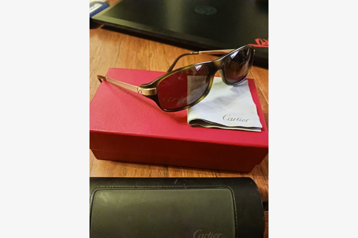 Photo 1 Lunettes cartier neuves portées une fois aucunes rayures sur les verres et montures