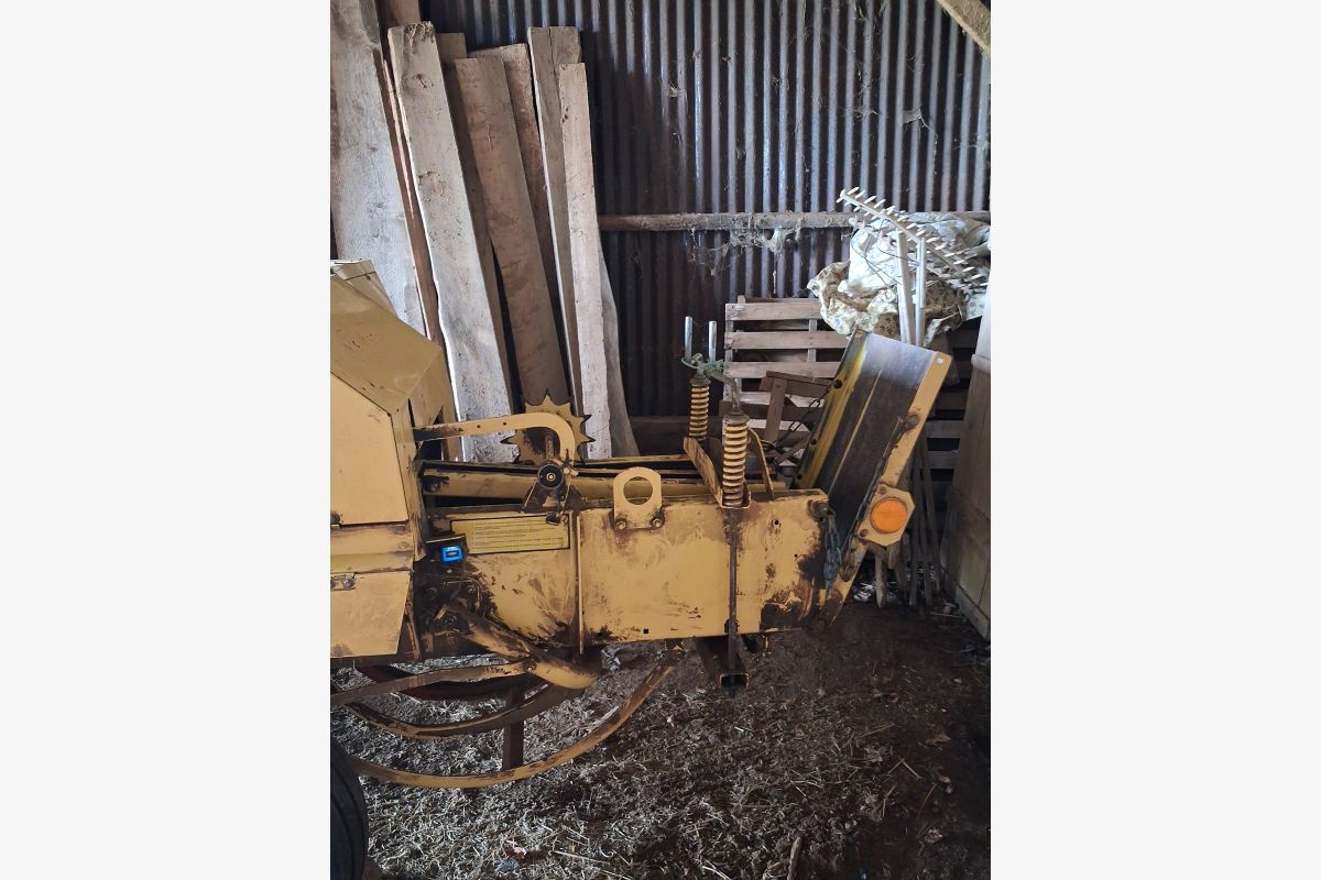 Botteleuse New Holland  - 30242745_603564a86dd9f99de6fa0aab89b87ecc.jpg