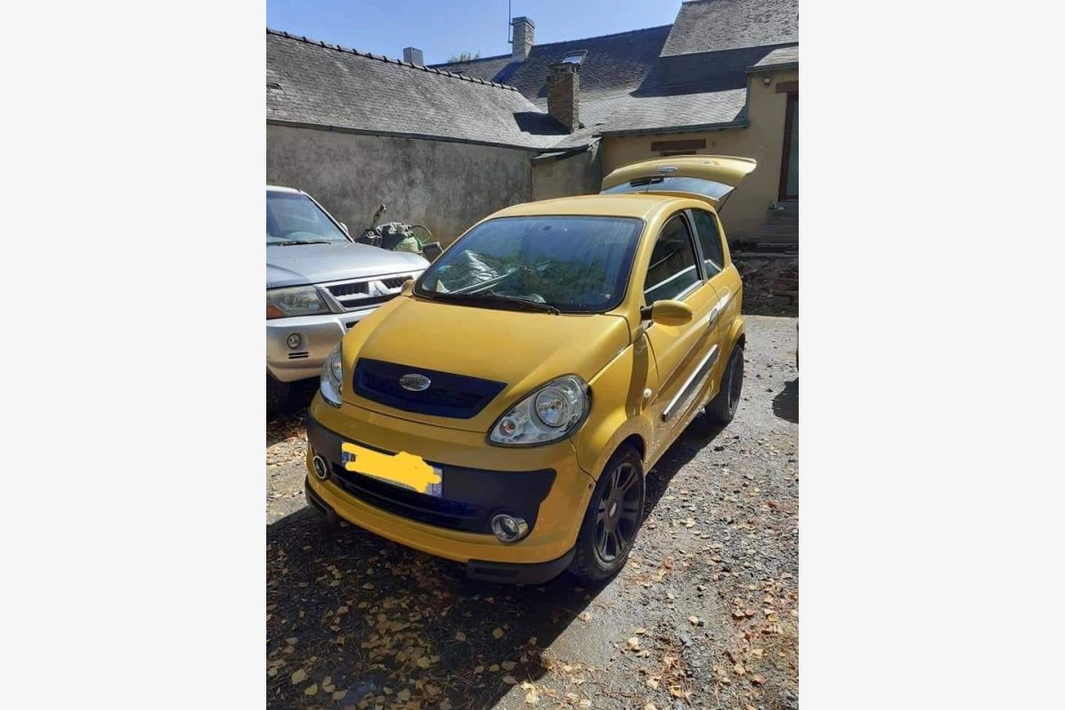 Photo 1 MICROCAR M.GO F8 2 PLACES DIESEL SÉRIE LIMITÉE SPORT ANNÉE 06/2009