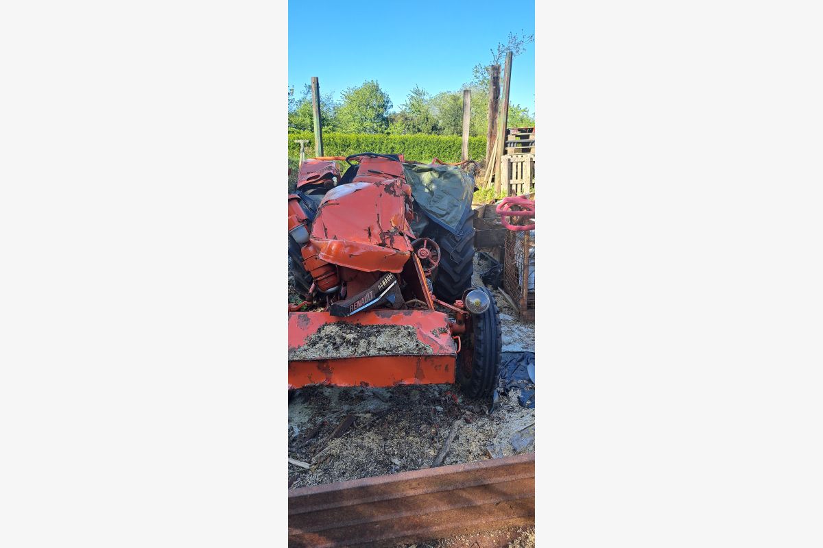 A vendre épave TRACTEUR Renault Suoer 3 - 30242779_1a71173b5784be7d45ce55d739ed7c67.jpg