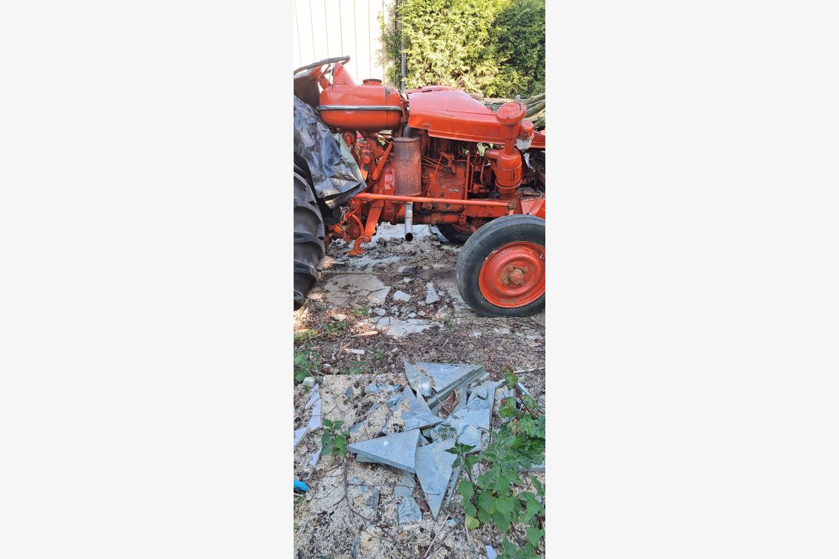 Photo 1 A vendre épave TRACTEUR Renault Suoer 3