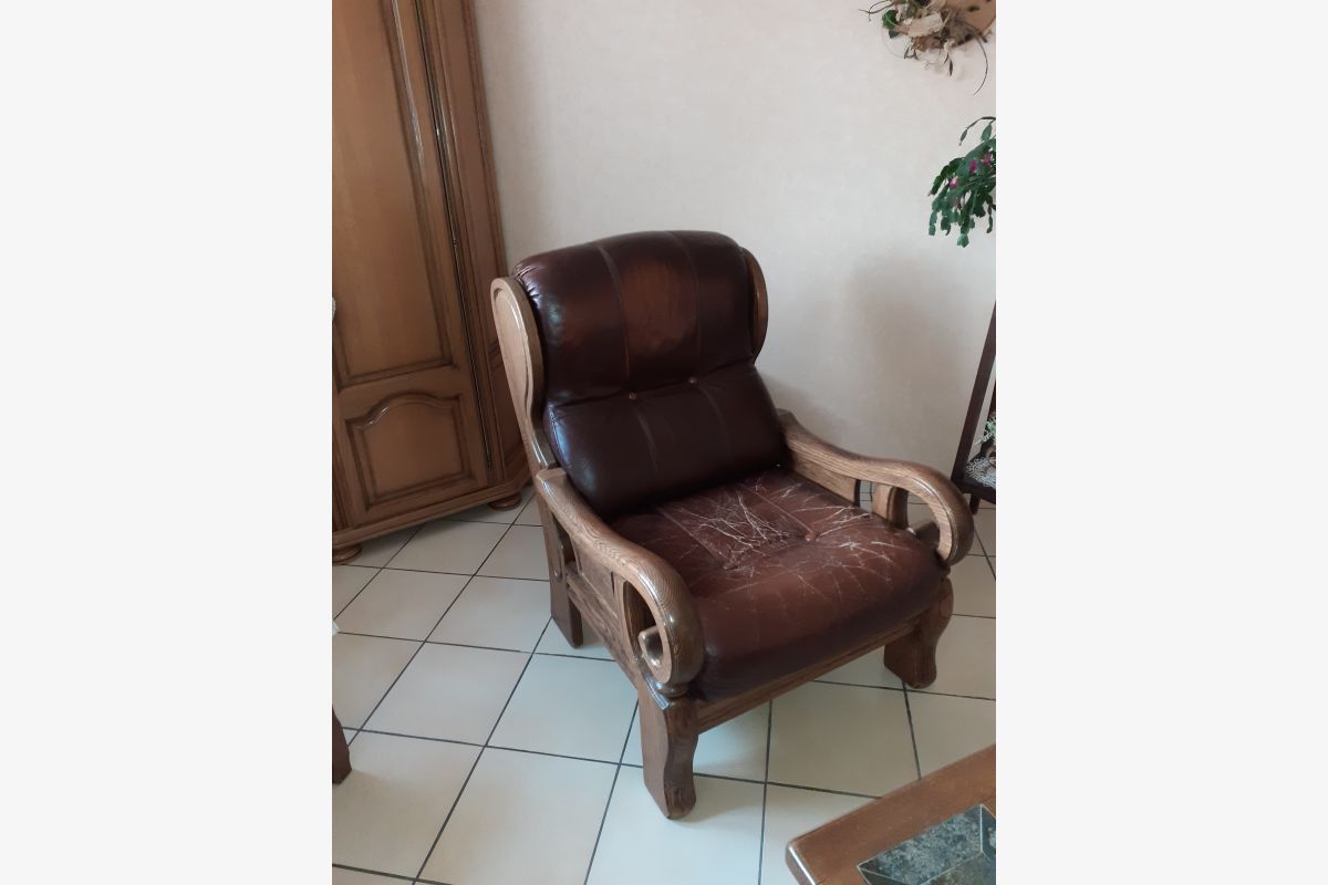 Canapé + 2 fauteuils + table basse - 30242875_d6b281ec58804280b8af81ccc4a50f1a.jpg