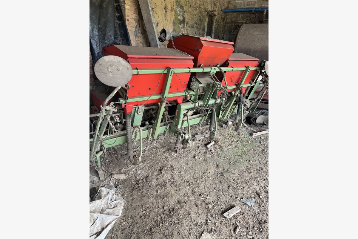 Semoir mais 4 rangs  - 30242893_944d6a1e96d7df0f9b885a7cdaf14603.jpg