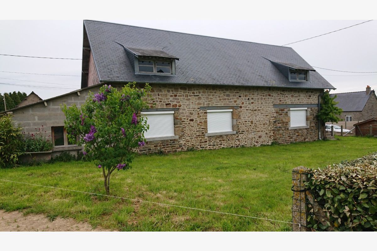 Photo 1 Etouvy, 7 km de Vire, axe Saint-Lô, à vendre maison...