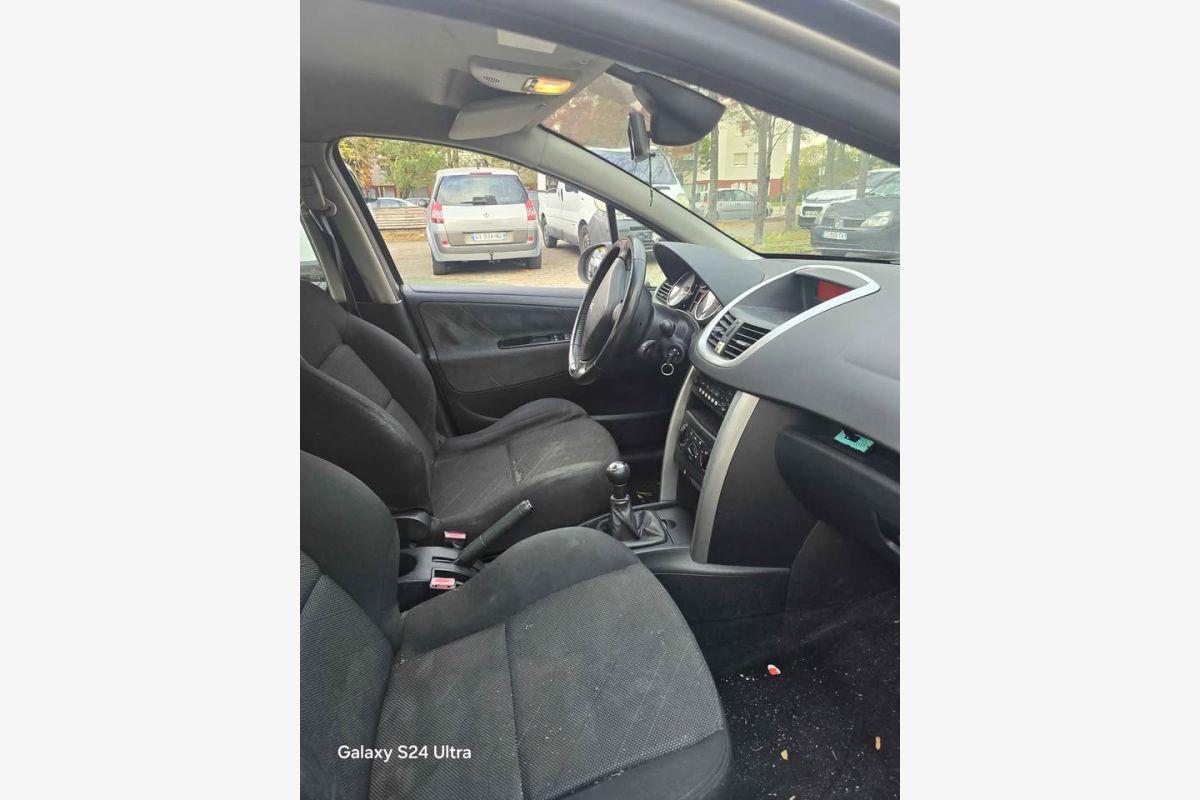 Peugeot 207 1.6 HDi 90 cv – pack confort - 30243252_cf3c9da28845d79be6fc2d8e01620b0c.jpg