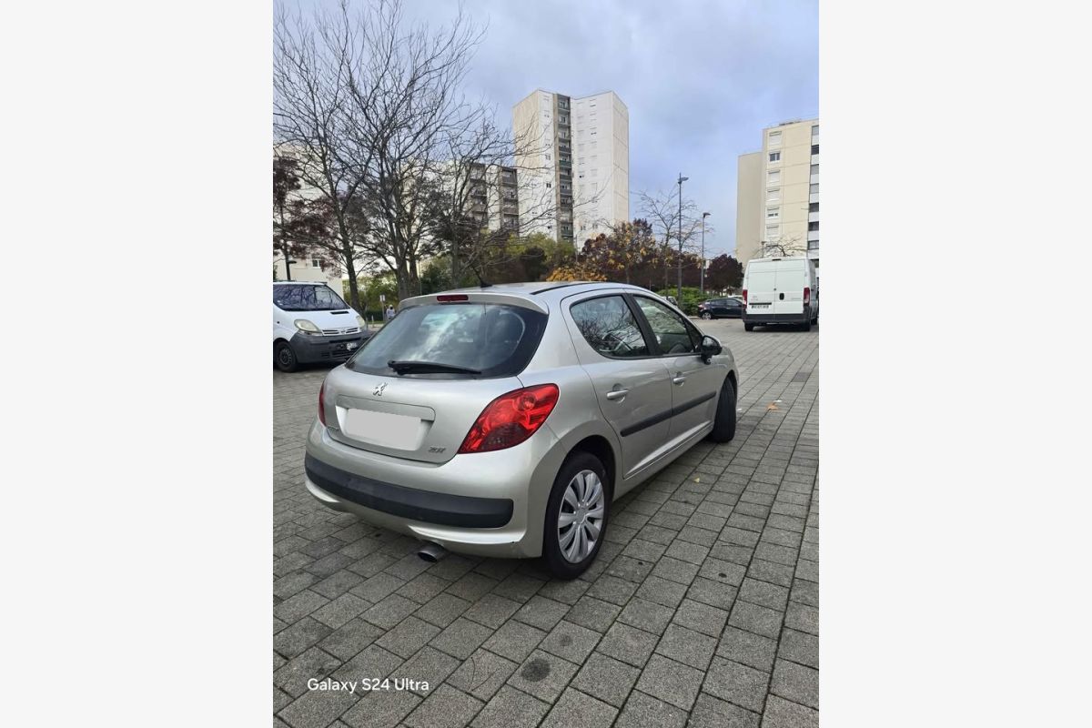 Peugeot 207 1.6 HDi 90 cv – pack confort - 30243252_fd087fbcece3a92b6afb327f39cd76b2.jpg