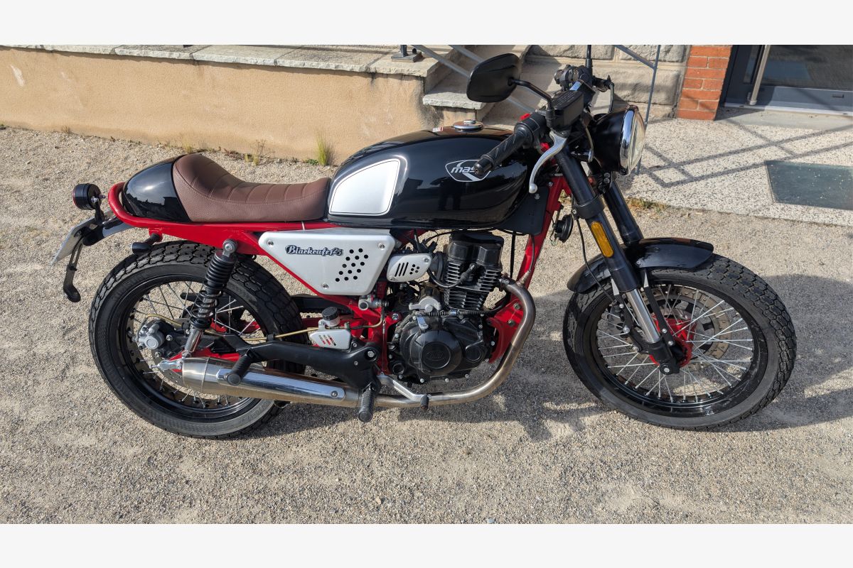 Opportunité a saisir 125 Cafe racer Black café Euro4 - 30243254_0c927832b6bf4925d499ccc73c7741be.jpg