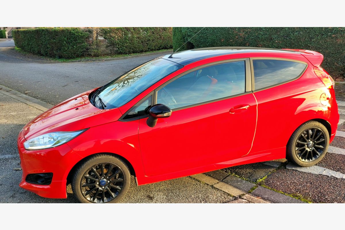 Photo 1 Ford Fiesta  ST 140 cv CT vierge distribution effectuée