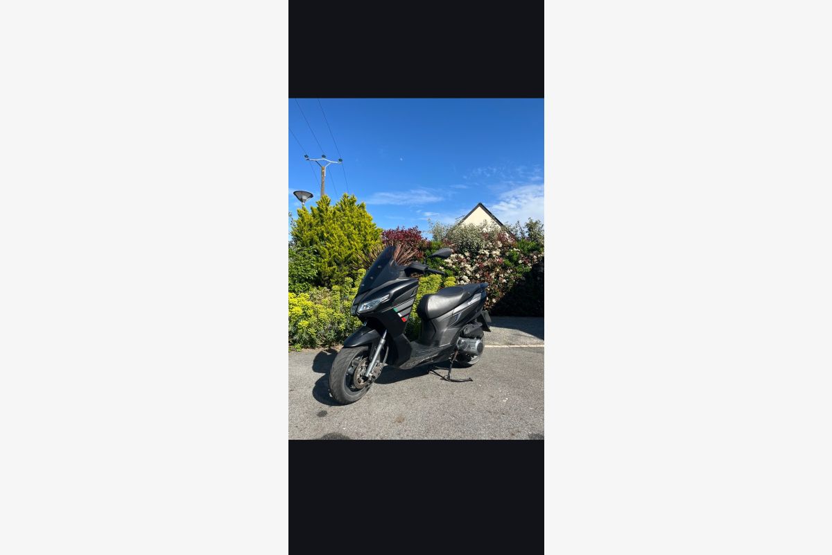 Photo 1 Scooter 50 cm3 Aprilia SXR