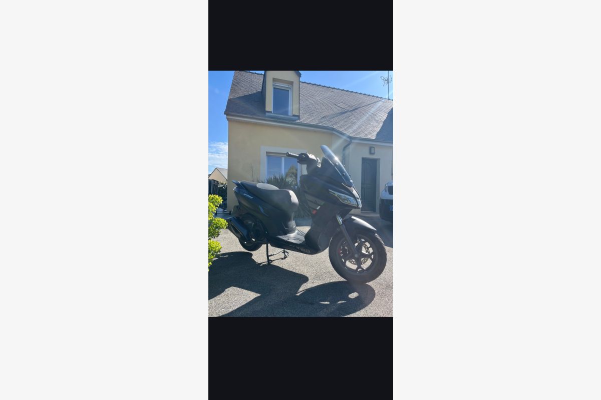 Scooter 50 cm3 Aprilia SXR - 30243311_92cccb52c0badfc969166d4cb0ac3e5b.jpg