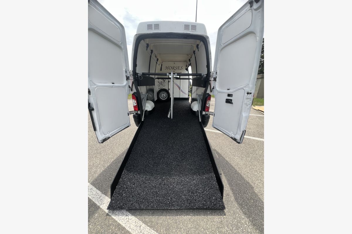 fourgon betaillere tout confort GPS TEL CAMERA  - 30243313_2a339ca675098f24dcdcbcfacd70ef11.jpg