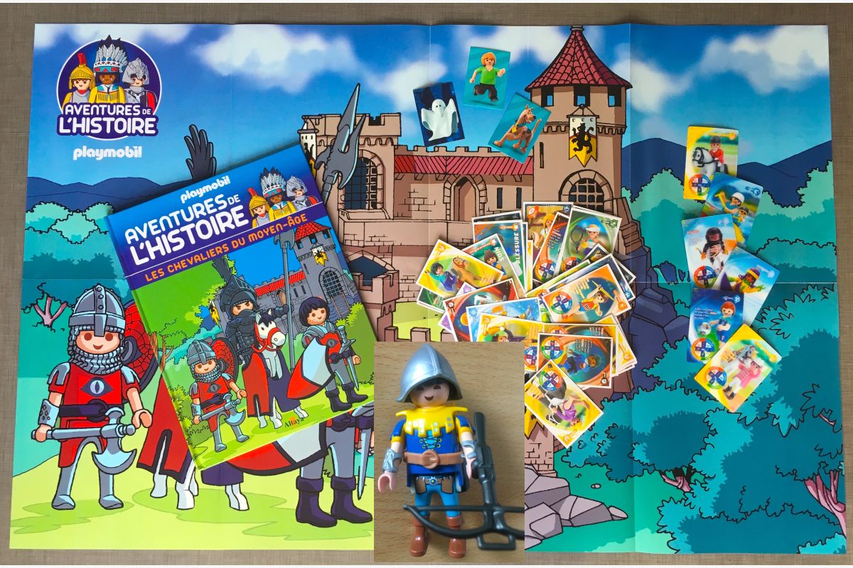 Photo 1 Lot Playmobil – Figurine, livre, cartes, poster