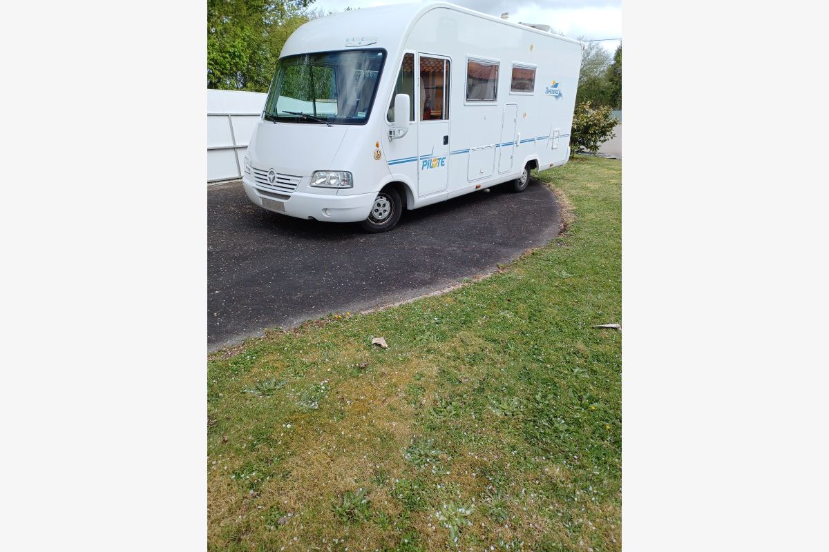 Photo 1 Vends camping car pilote G692 FP