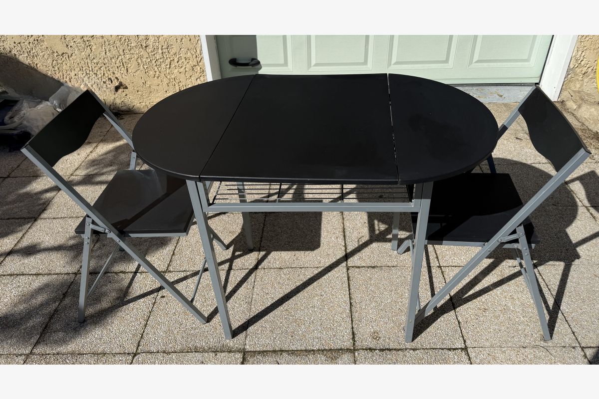 Photo 1 Table + 2 chaises