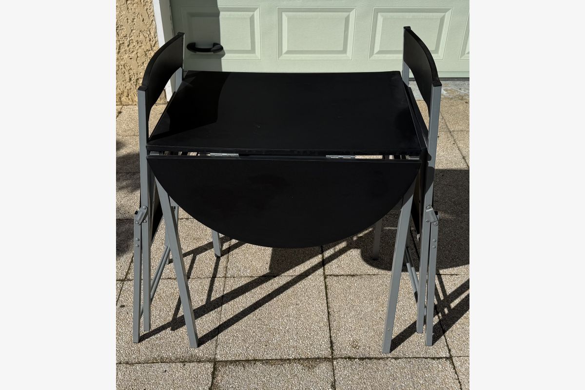 Table + 2 chaises - 30243564_dae96d8fc6773b39192342a4acc49f61.jpg